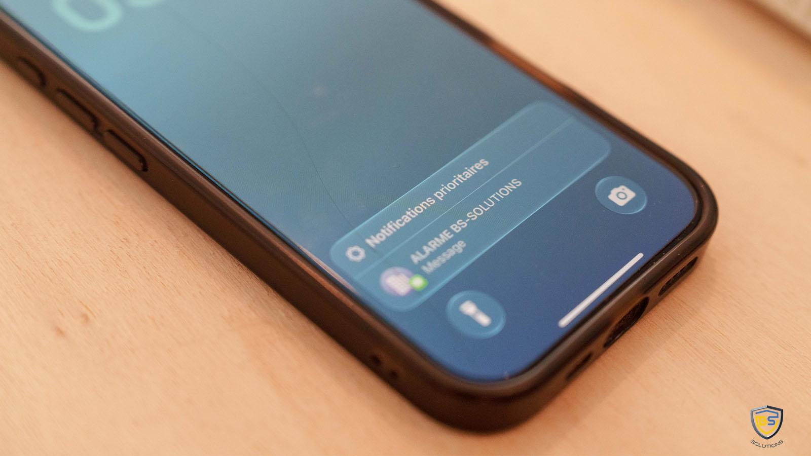 Test de réception d’une alerte d’alarme sur smartphone
