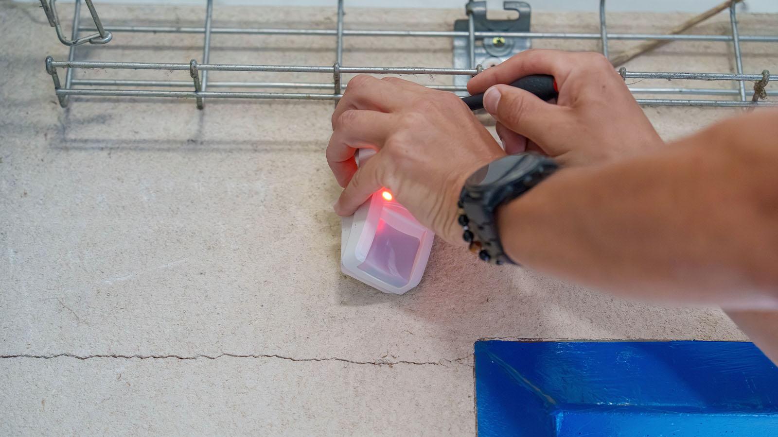 Contrôle d’un détecteur d’alarme lors d’une opération de maintenance